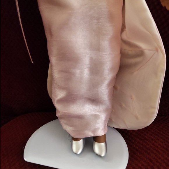 Collectible porcelain doll - Picture 9 of 11